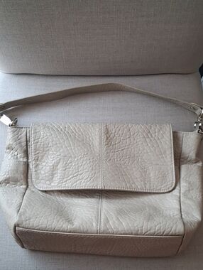 Jewell textured Cream Shoulder Bag with Flap Closure